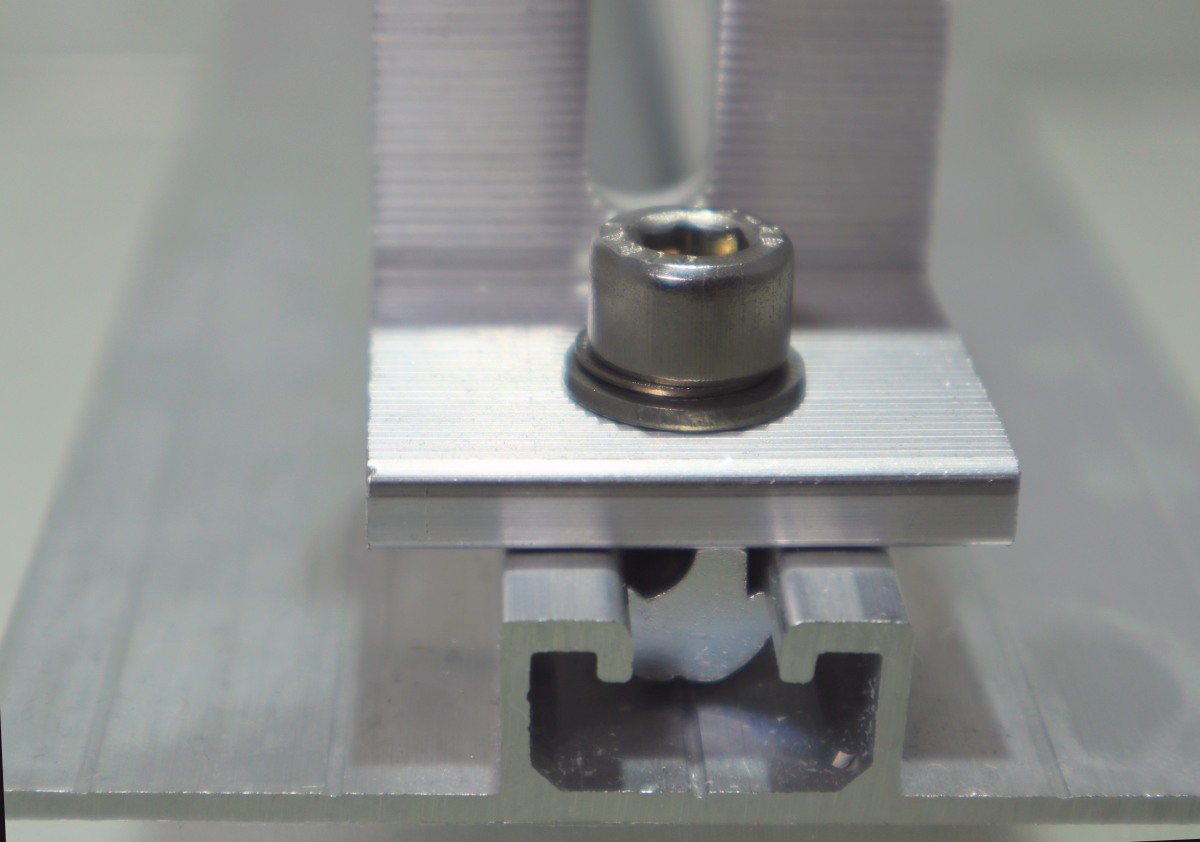 10 Stck: Schraube M8x16 / 1x Unterlegscheibe Solar groß / Nutenstein Edelstahl A2