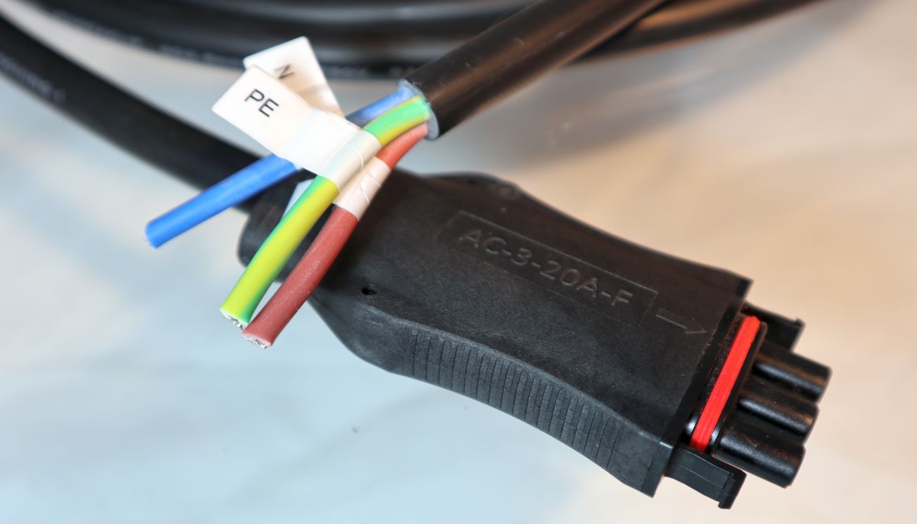  AC Anschlusskabel APSystems YC600. 1m Länge. Standalone AC Verlängerung Mikrowechselrichter. 3x2.5mm²