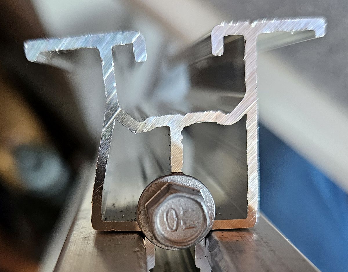 3° - 5° Leichterhöhung für Trapezblech – Winkeleinsatz für Trapezblechbrücke Solar