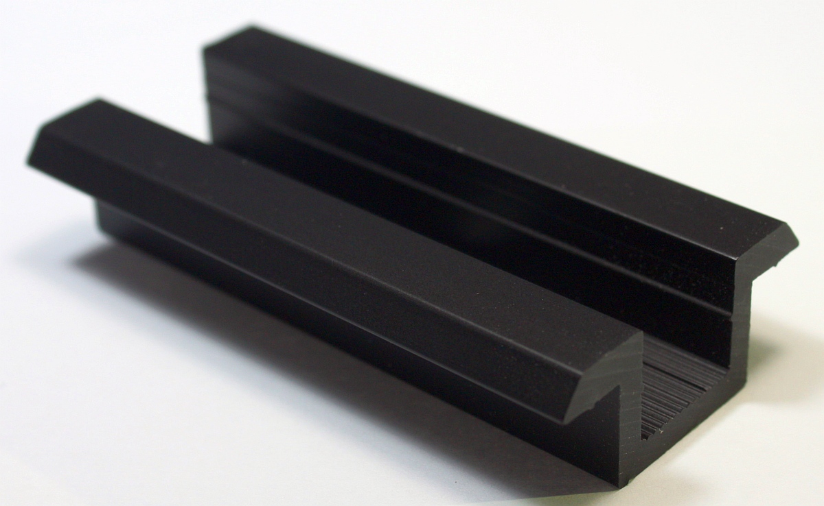 Solar Mittelklemme. SCHWARZ. Nur Klemme. Rahmenhöhe universell